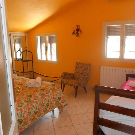 Bed and Breakfast Casale Grandangolo 3*